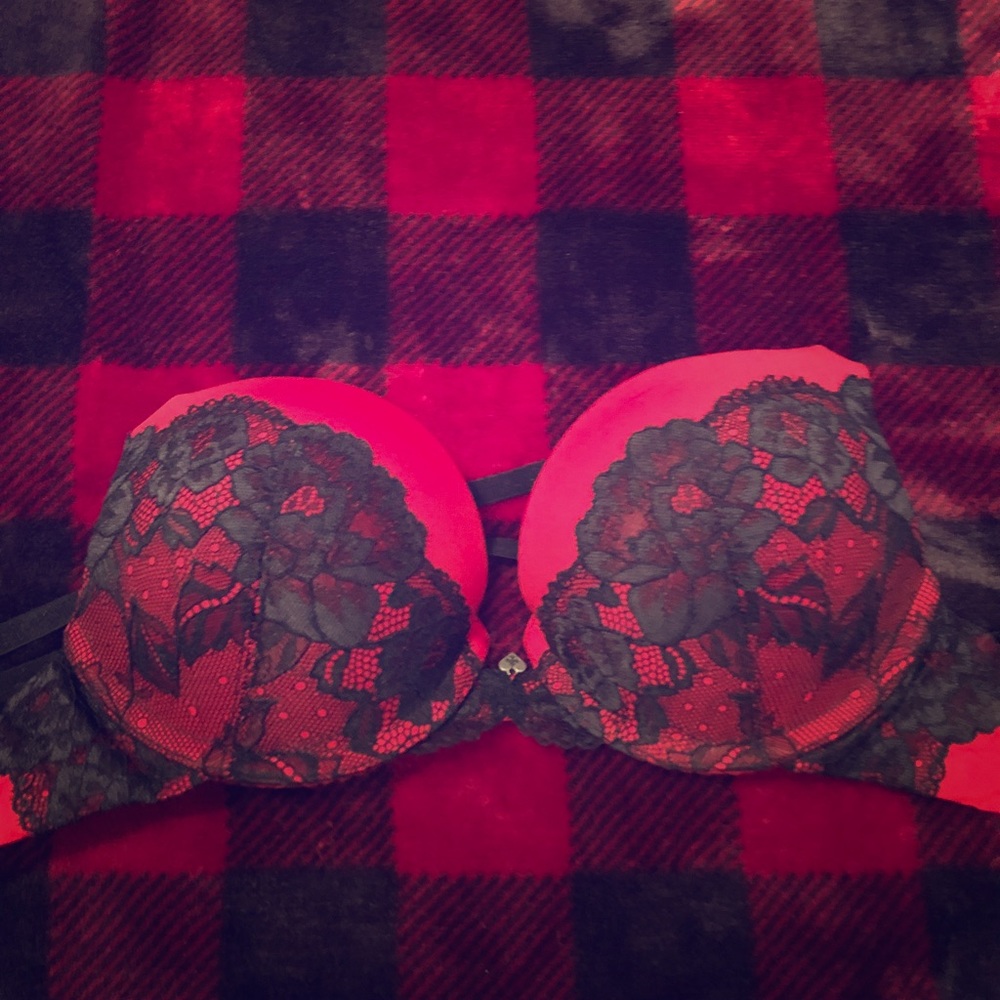 🌺EXTREME PUSH-UP BLACKHEART BRA🌺